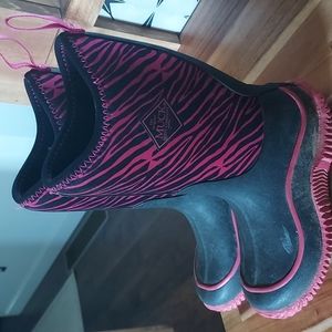 Girls zebra print muck boots